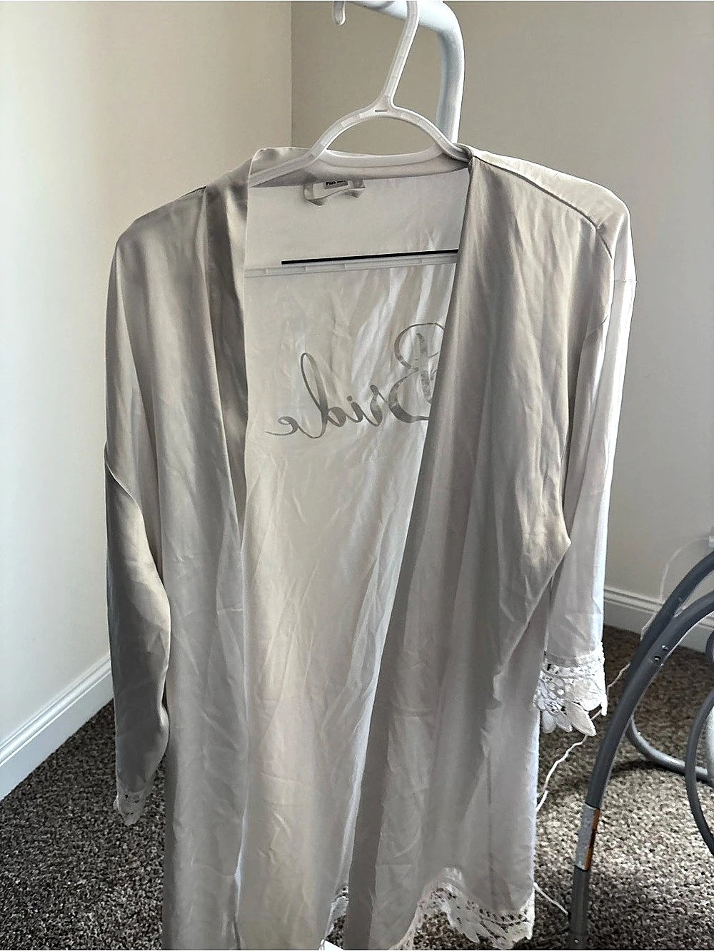 Lace Trim Robe in White Like New